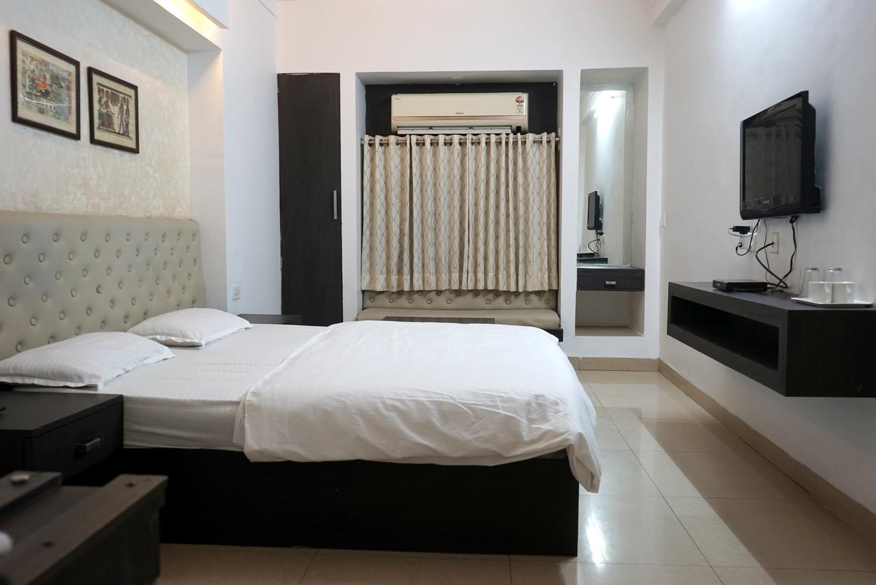 Hotel Paradise Нагпур Экстерьер фото