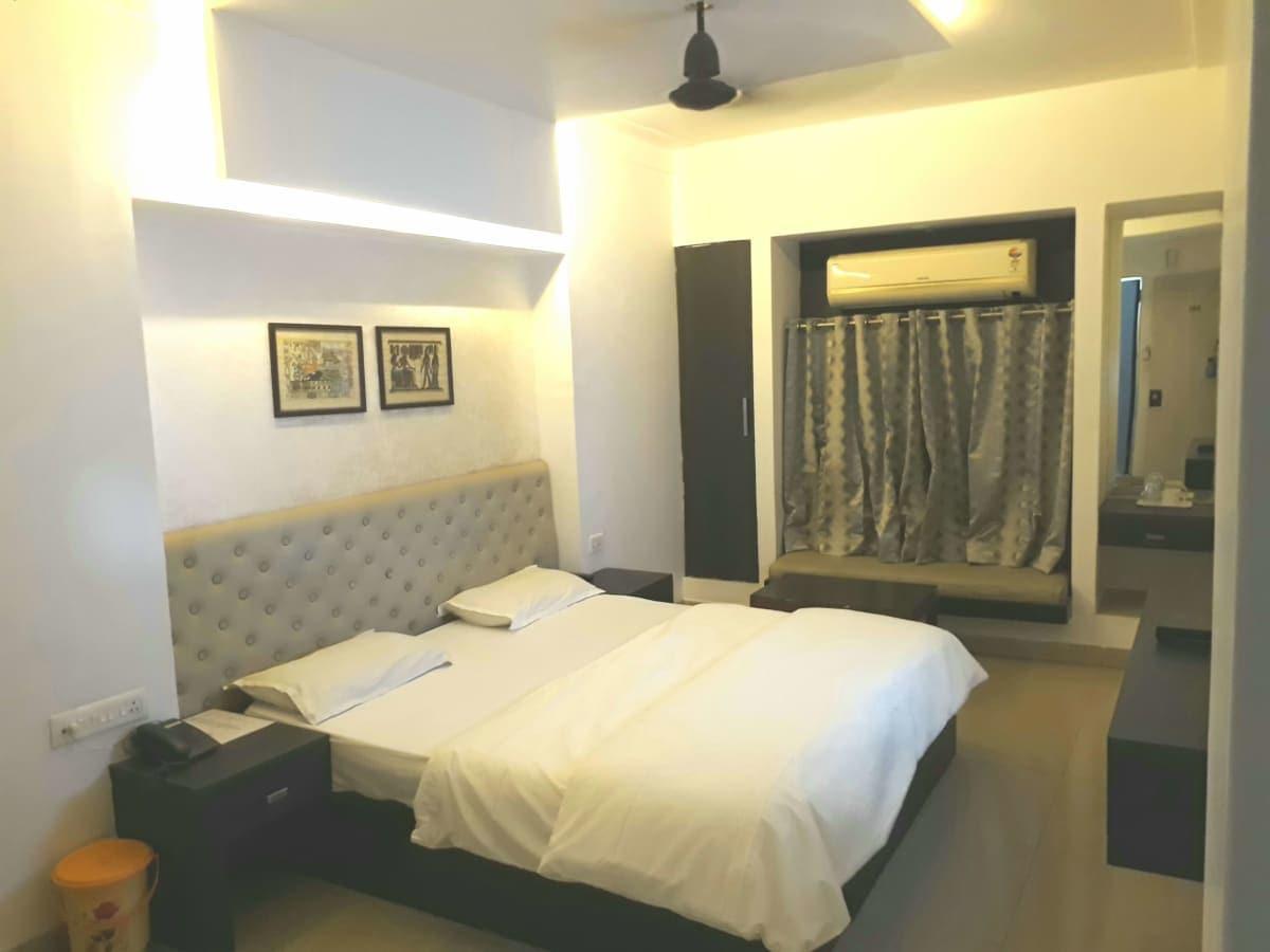 Hotel Paradise Нагпур Экстерьер фото
